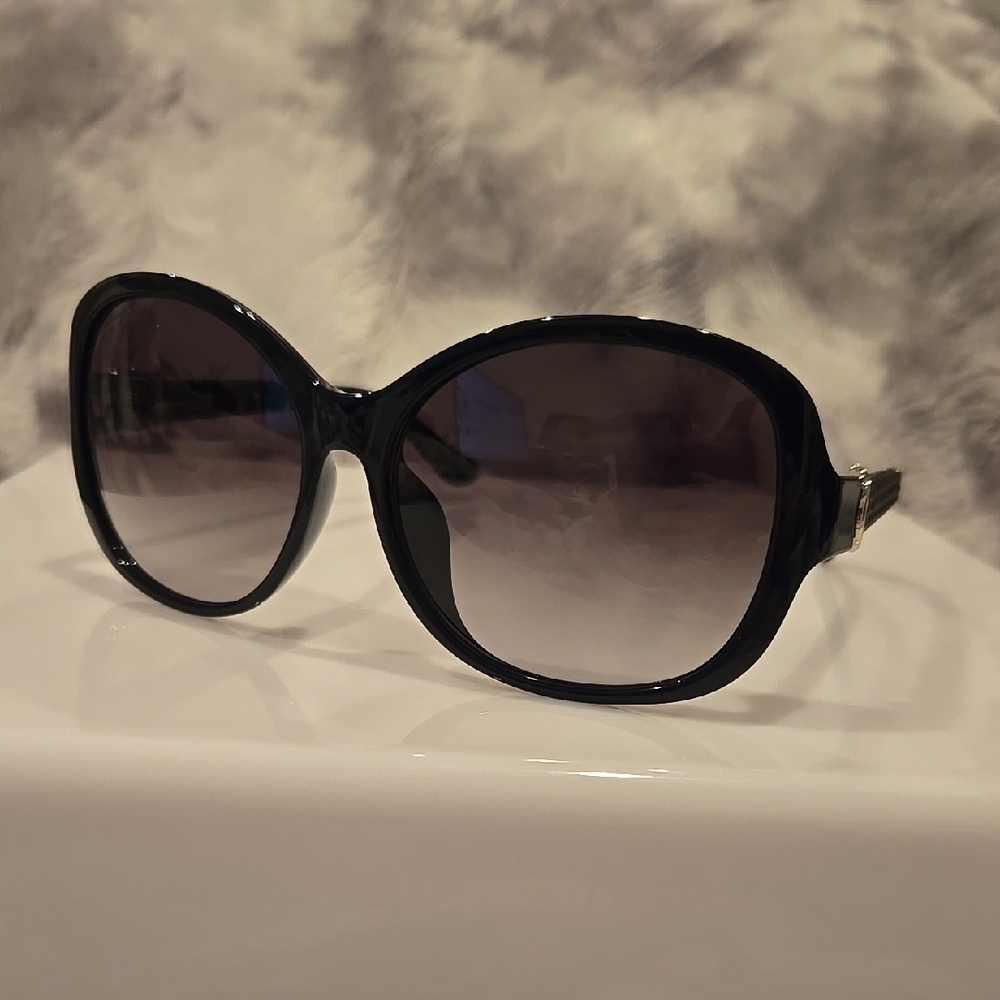 Salvatore Ferragamo Black Oversized Sunglasses Brand New in Case - Picture 2 of 11